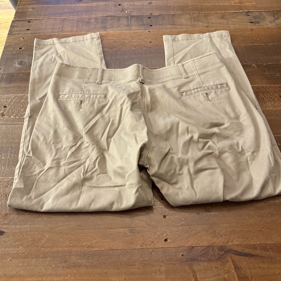 Men's Haggar Life Khaki Chino 30” inseam - Picture 2 of 5